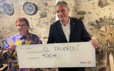 Entrega d’un taló de 900€ a El Trampolí